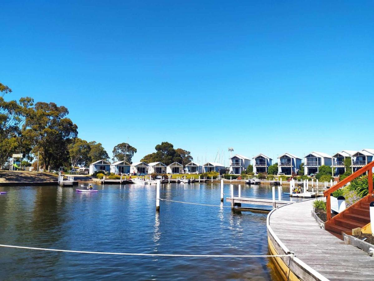 Captains Cove Resort - Waterfront Apartments Paynesville Esterno foto