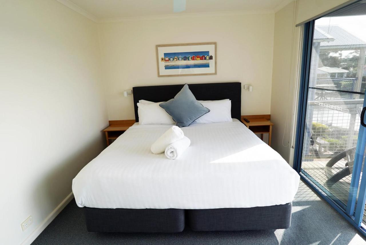 Captains Cove Resort - Waterfront Apartments Paynesville Esterno foto