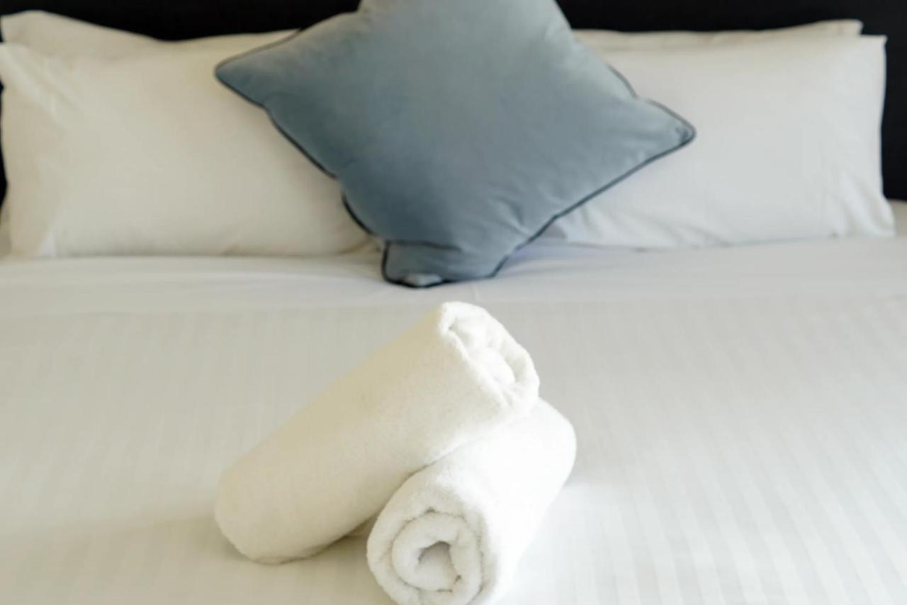 Captains Cove Resort - Waterfront Apartments Paynesville Esterno foto