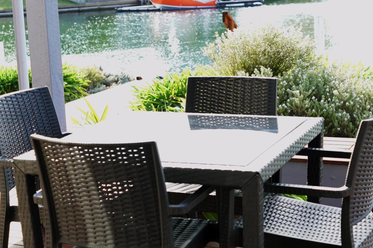 Captains Cove Resort - Waterfront Apartments Paynesville Esterno foto