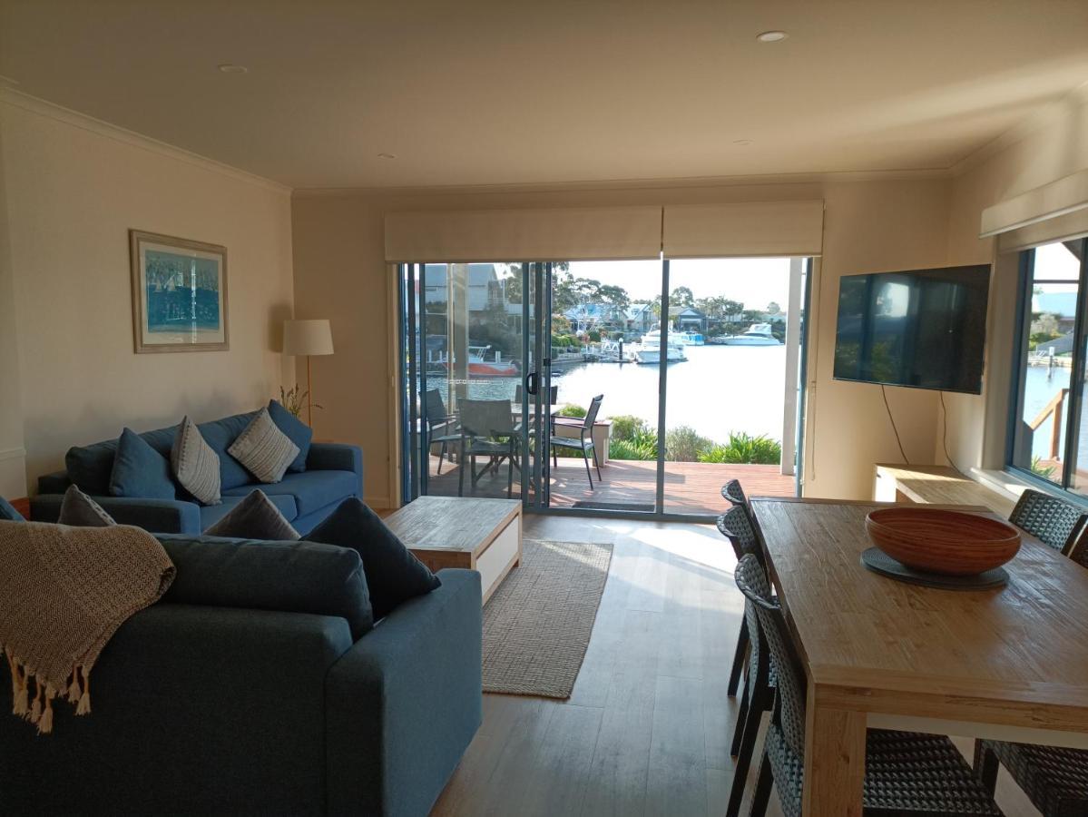 Captains Cove Resort - Waterfront Apartments Paynesville Esterno foto