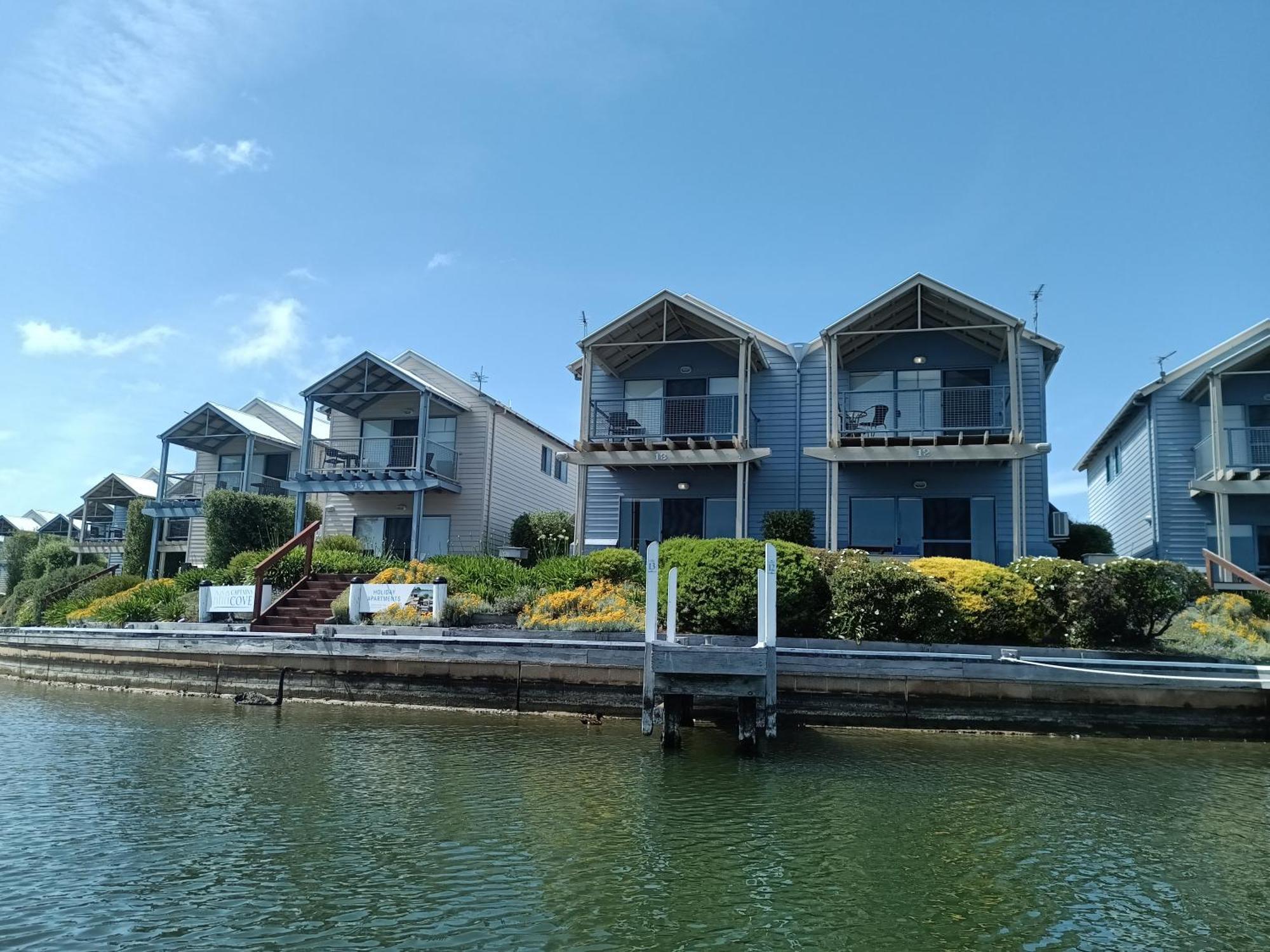 Captains Cove Resort - Waterfront Apartments Paynesville Esterno foto