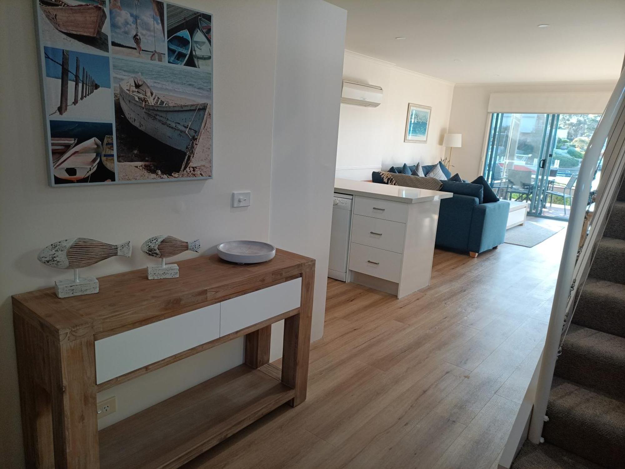 Captains Cove Resort - Waterfront Apartments Paynesville Esterno foto