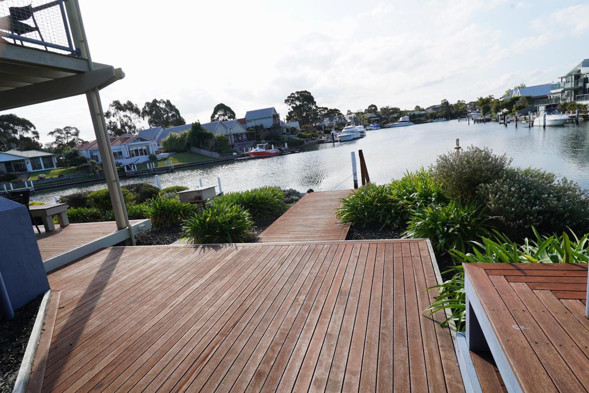 Captains Cove Resort - Waterfront Apartments Paynesville Esterno foto
